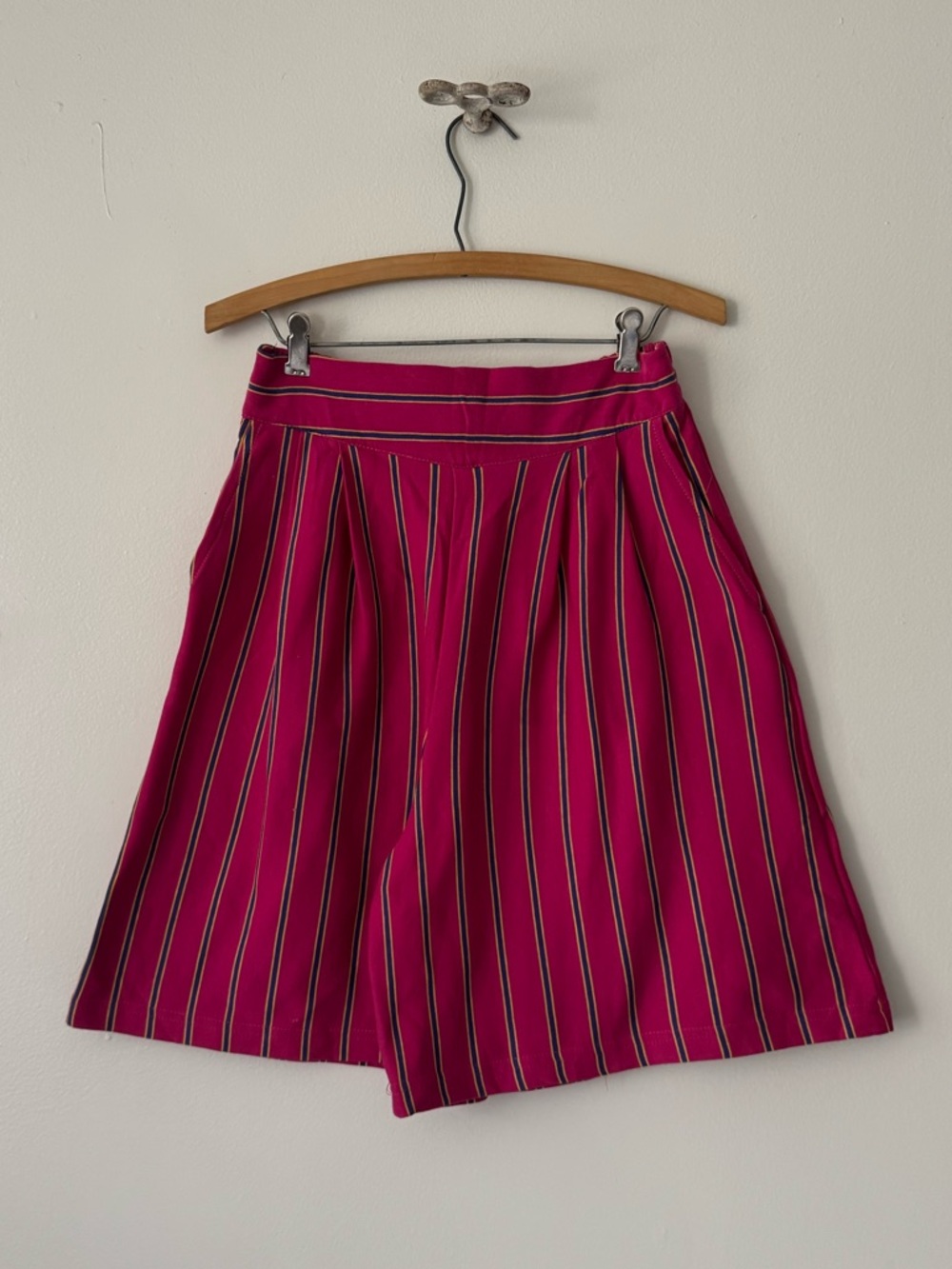 Vintage 80s 100% Cotton Mulligan Golf & Resort Wear Magenta Striped Shorts